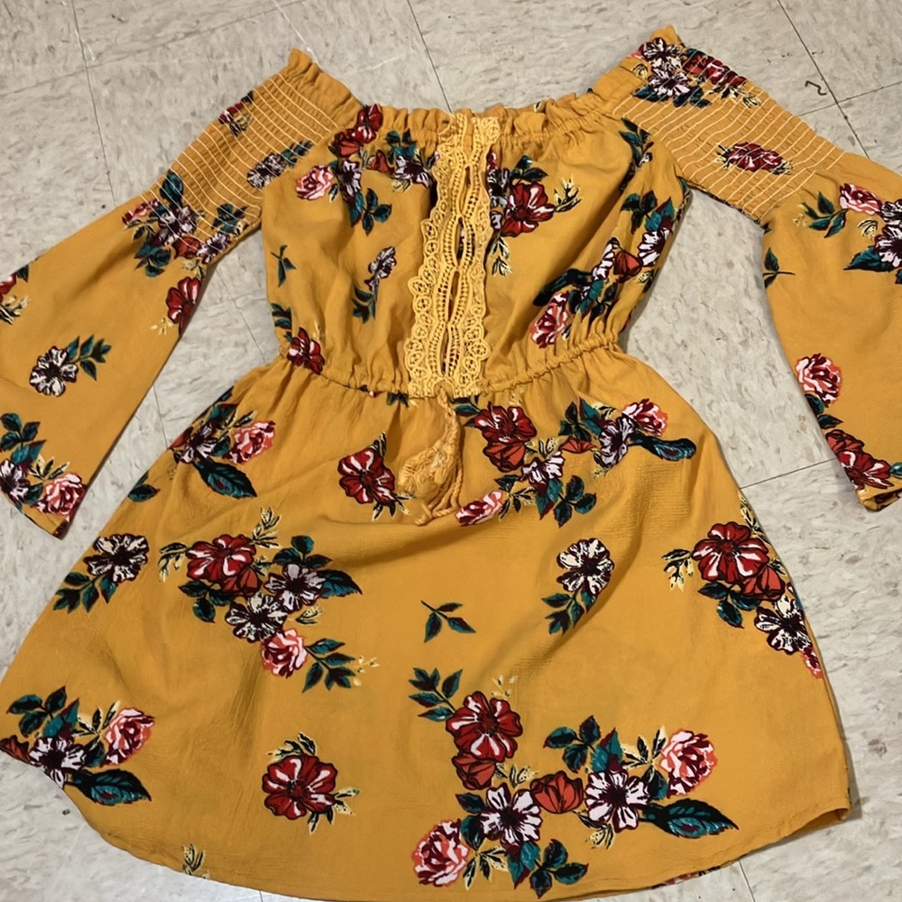 Women’s dress - Picture 2 of 3